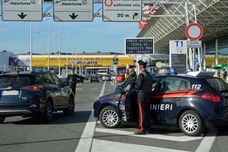 Controlli presso gli aeroporti