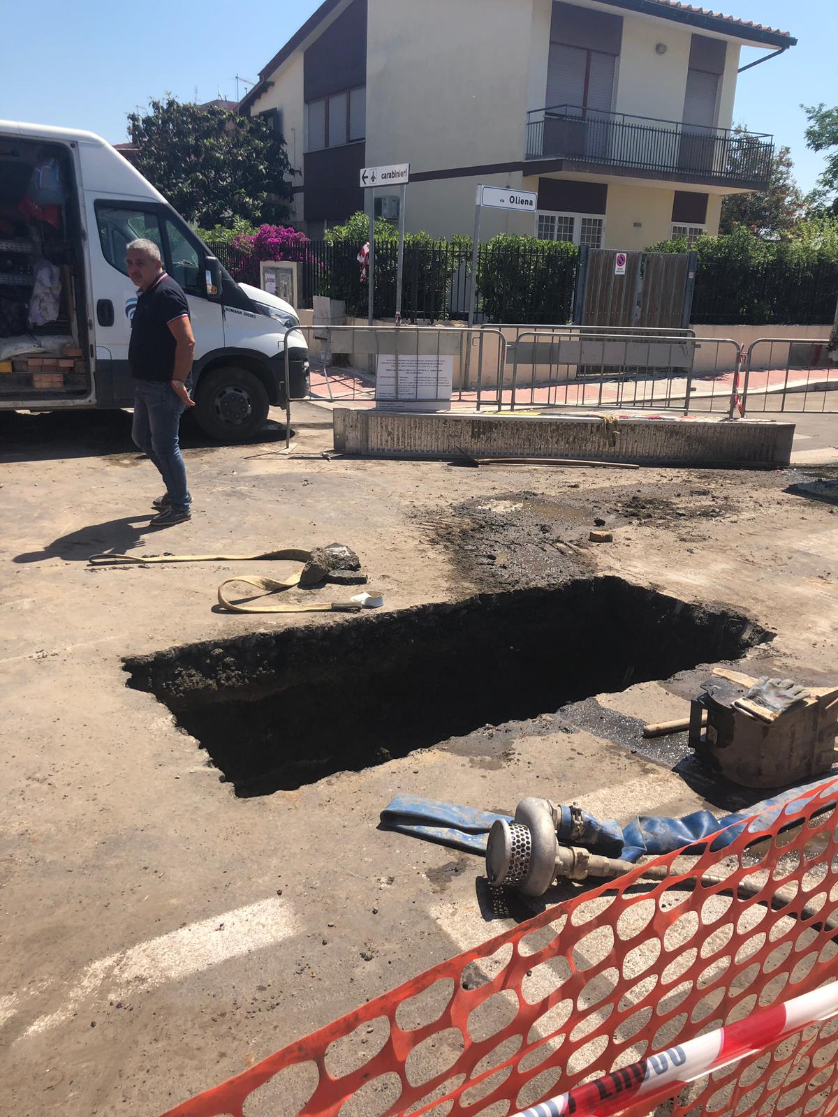 voragine piazza Santarelli a Passoscuro