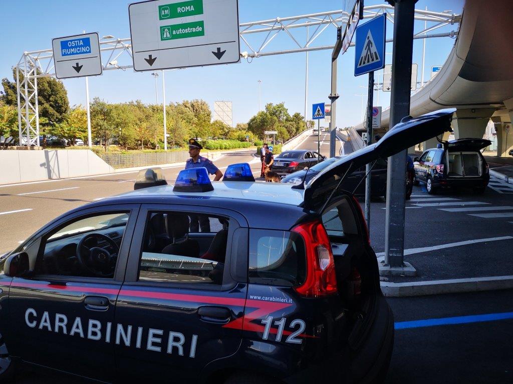 macchina dei carabinieri